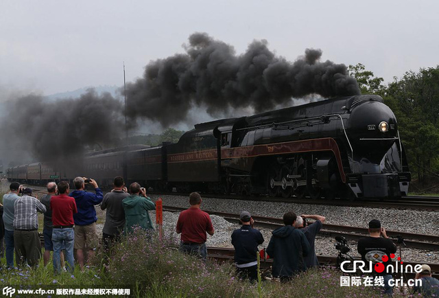 美国退役56年蒸汽机车重新上路