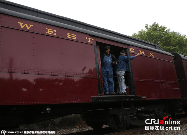 美國退役56年蒸汽機車重新上路