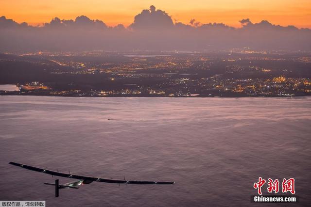 全球最大太阳能飞机降落夏威夷 连飞78小时破记录