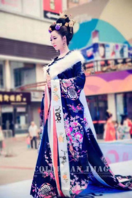 专访KK直播主播维维：百变风格舞出不设限人生