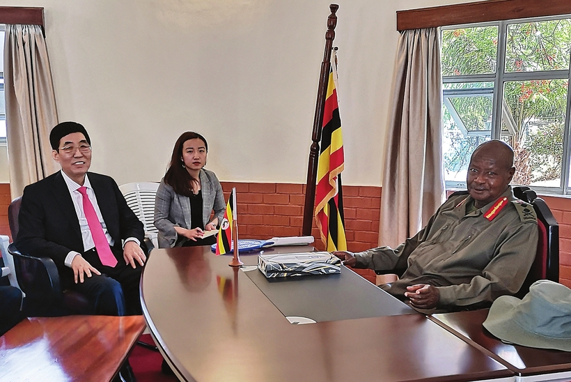 巴音朝鲁率中共代表团访问乌干达
