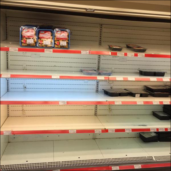 希臘民眾擔心經濟崩盤 超市貨架被搶空
