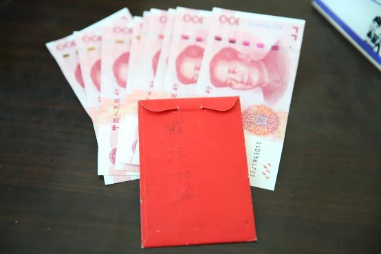 战疫暖故事这1500元为何让民警犯了难