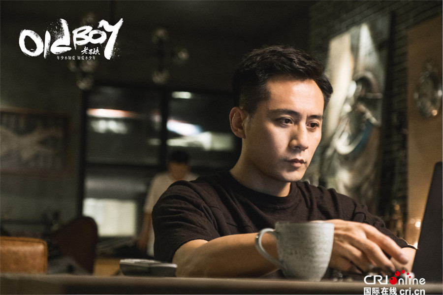 《老男孩》曝"遇爱"版海报 刘烨林依晨甜蜜发糖