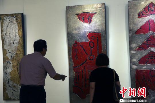 大陸知名畫家汪天亮在臺(tái)北辦漆畫展