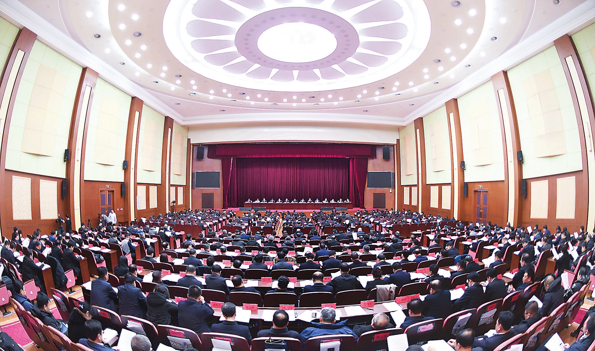 【头条大字】吉林省经济工作会议在长春召开