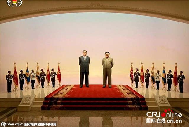 平壤锦绣山太阳宫更换朝鲜前两代领导人铜像