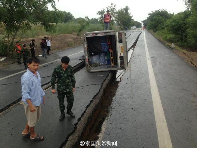 泰國乾旱缺水導致的道路塌陷 路面開裂百米