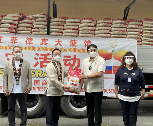 Relief packages para sa mga biktima ng bagyong Ulysses, handog ng Tsina sa Pilipinas