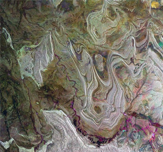 广袤无垠：卫星拍摄撒哈拉沙漠 炎热缺水景象独特