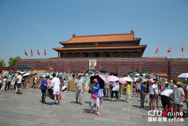 北京天安门城楼 “美容”迎接抗战胜利七十周年
