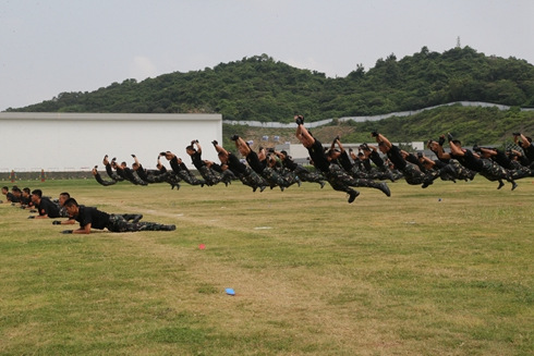 澳門學(xué)生軍事夏令營(yíng)開營(yíng) 駐澳部隊(duì)表演拳術(shù)