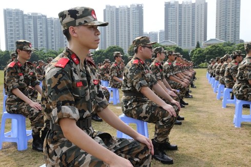 澳門學(xué)生軍事夏令營開營 駐澳部隊(duì)表演拳術(shù)