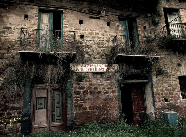 探秘意大利那些被遺忘50年的“鬼城”