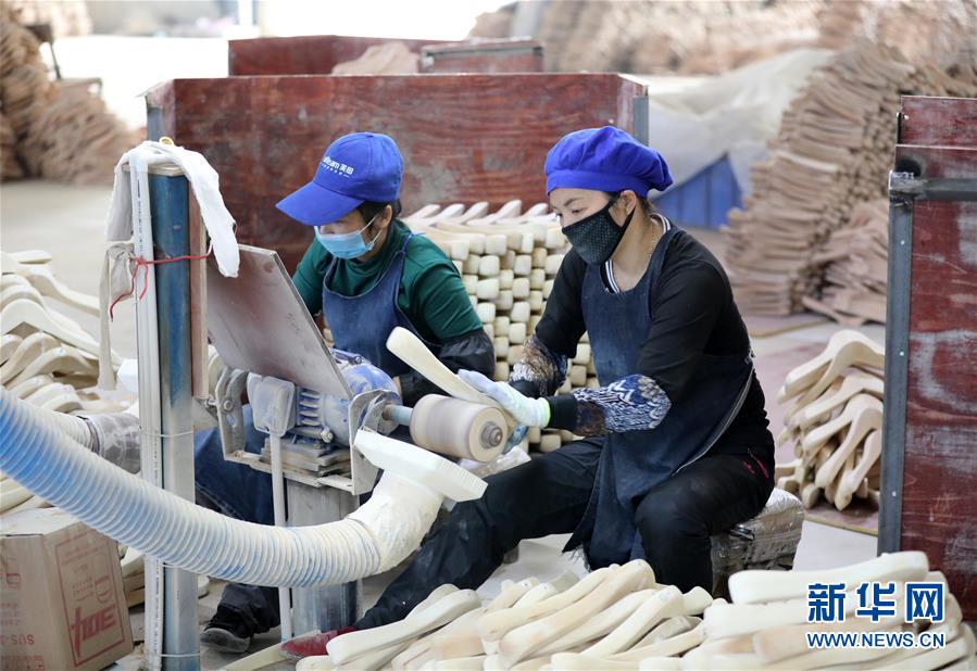 广西融水：粤桂扶贫工厂复工