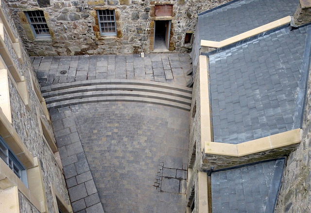 苏格兰800年古堡将变豪华酒店 改造中发现500年密室