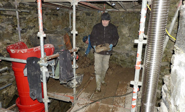 苏格兰800年古堡将变豪华酒店 改造中发现500年密室