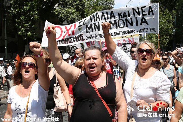 希腊公务员举行大罢工以抗议政府新债务协议