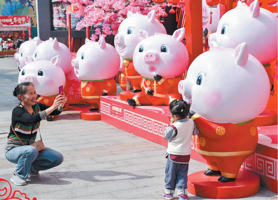 南宁街头春节氛围浓：重拾年味 感受年俗