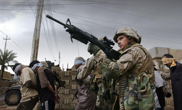 特朗普上台后,在中东地区实行战略收缩政策,将美军士兵从海外战场