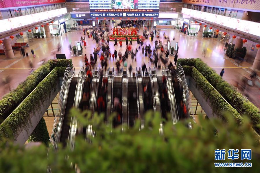 北京：铁路迎来春运客流高峰