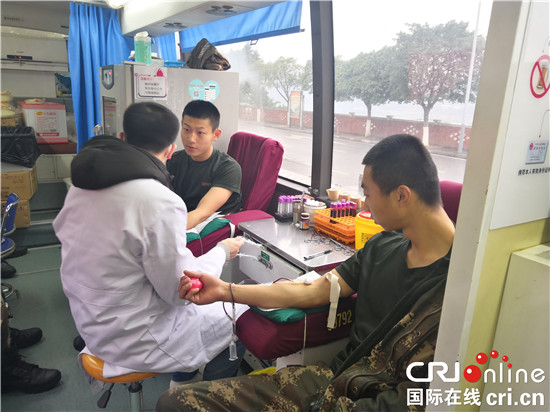 【CRI专稿 列表】冬日献热血 重庆百名武警官兵两小时献血近三万毫升