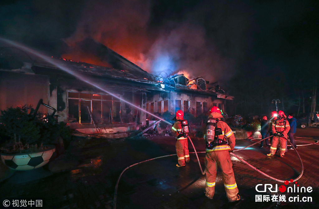 韩国发生严重山火蔓延多地 消防员连夜灭火(组图)