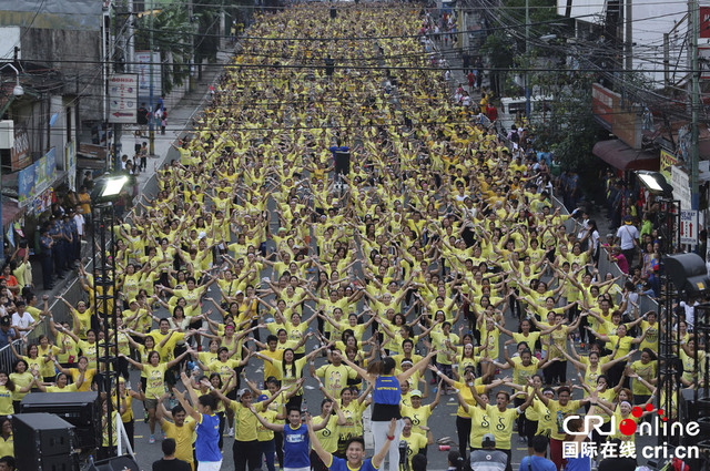 菲律賓近13000人齊跳尊巴舞 破吉尼斯世界紀錄