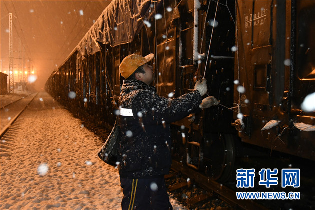 铁路货检员：暴风雪中的坚守