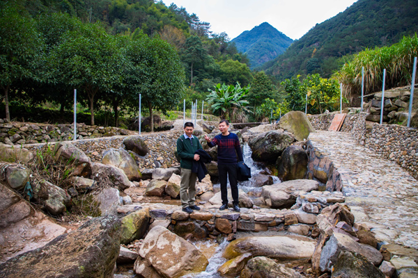 省国资委冯志强:让畲族文化兴旺乡村旅游 走进位于周宁县咸村镇云门村