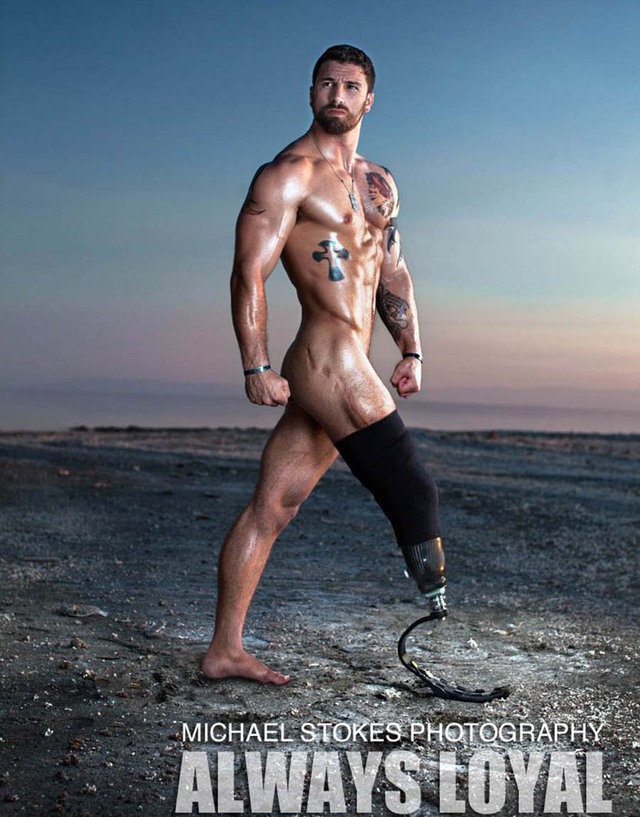 美国伤残军人拍全裸写真 自信乐观令人震撼