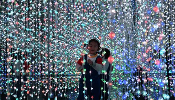 หอศิลป์แสงสีเสียงในนครฉงชิ่งดึงดูดนักท่องเที่ยวสัมผัสศิลปะสมัยใหม่