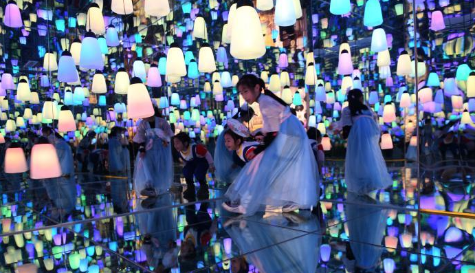 หอศิลป์แสงสีเสียงในนครฉงชิ่งดึงดูดนักท่องเที่ยวสัมผัสศิลปะสมัยใหม่