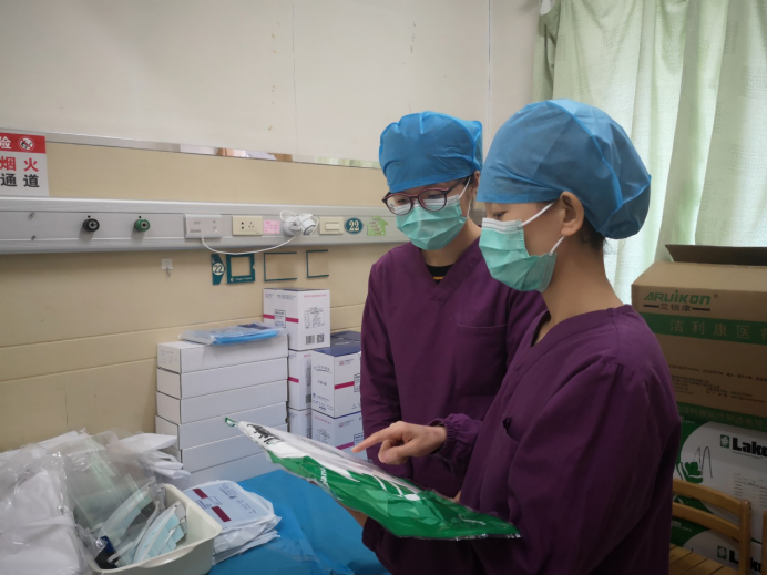 【戰“疫”·故事】直擊唐都醫院傳染ICU：危重症患者的“生死戰場”