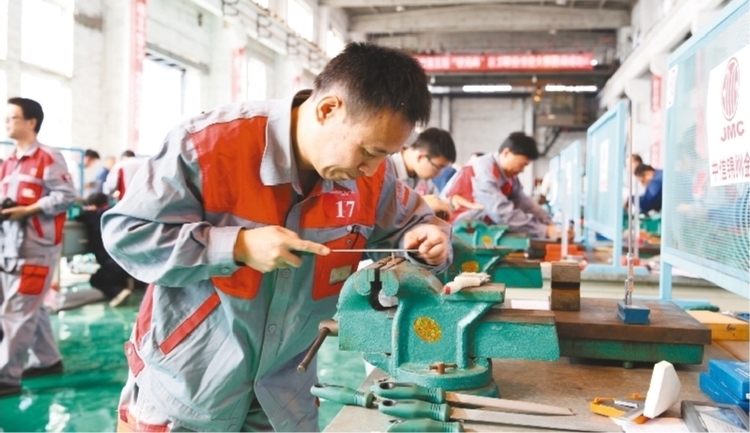 锦州市总工会搭平台聚合力推进产业工人队伍建设