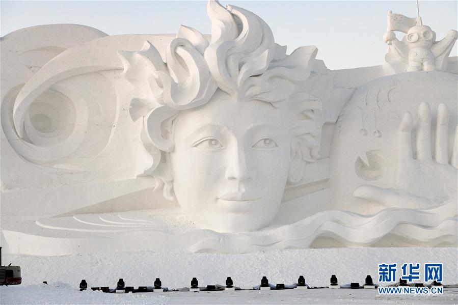 哈爾濱：雪博會大型主塑《星河之旅》落成迎客