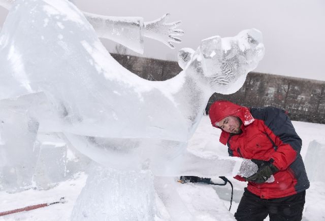 聚力全球雕塑艺术让冰雪经济“有滋有味”