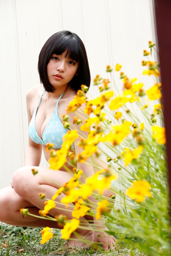 日本女星被赞“千年一见童颜巨乳”年仅16岁