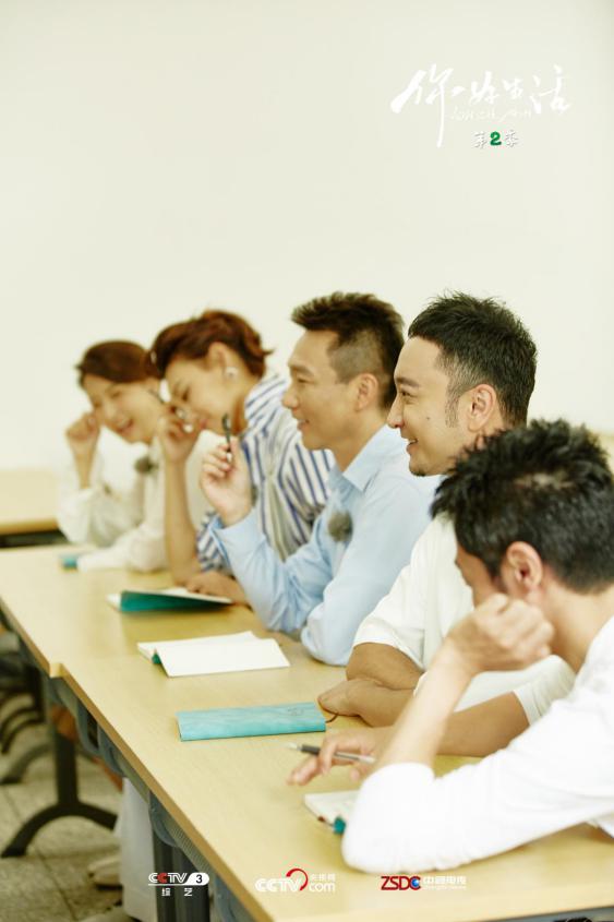 《你好生活》央视主持人重返“18岁” 回归课堂感受校园时光