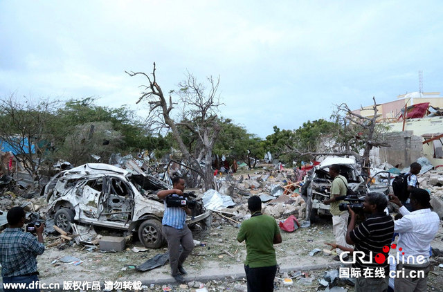 索马里一酒店遭袭 15人丧生1中国外交官受伤