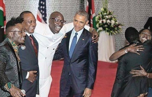 奧巴馬訪問祖籍國肯尼亞 國宴上大秀舞技