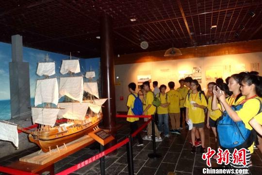 香港青少年“客家祖地”體驗客家文化