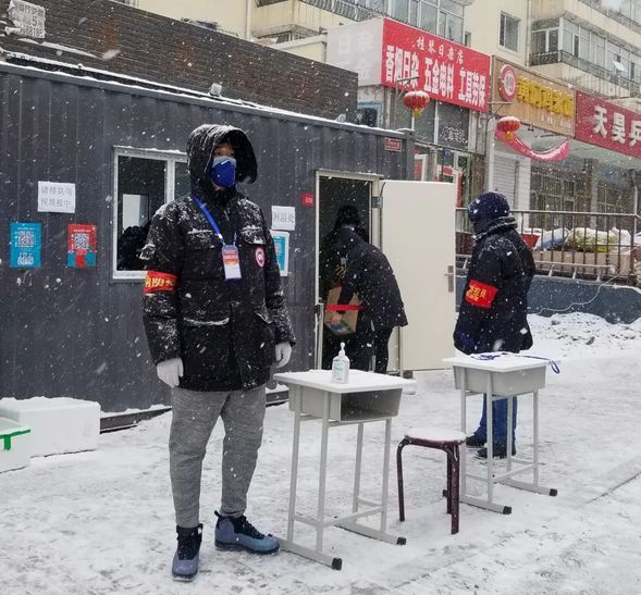 (文中作了修改)【黑龍江】【原創】哈爾濱市農村信用合作社聯合社黨員幹部下沉社區再出發 心向陽光守土盡責