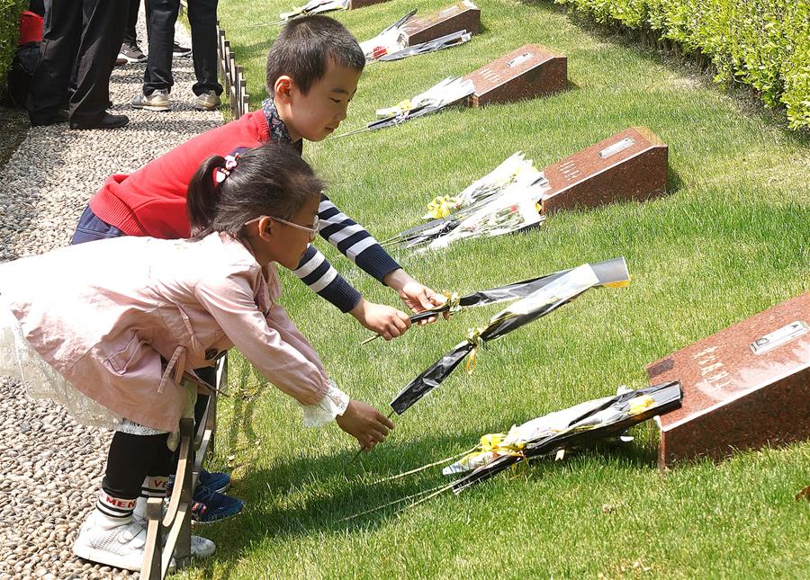 上海：清明祭英烈