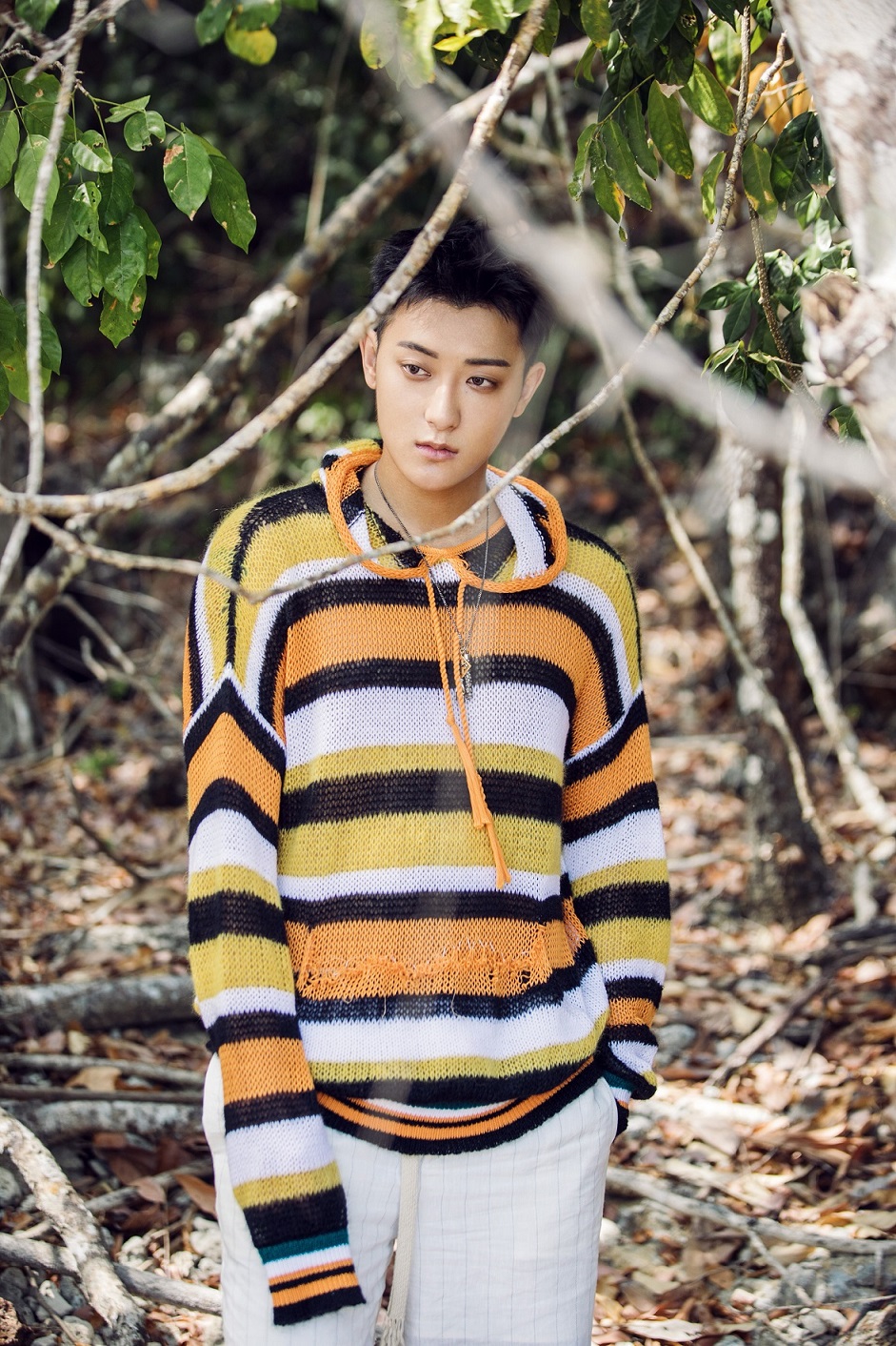 黄子韬化身氧气男孩演绎春日森系风