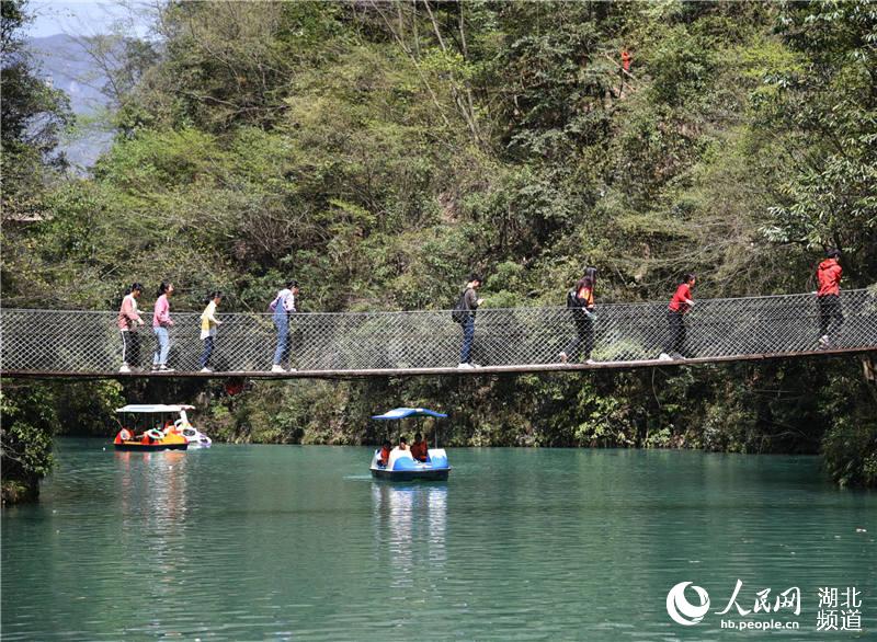 湖北保康：清明出遊樂享假日