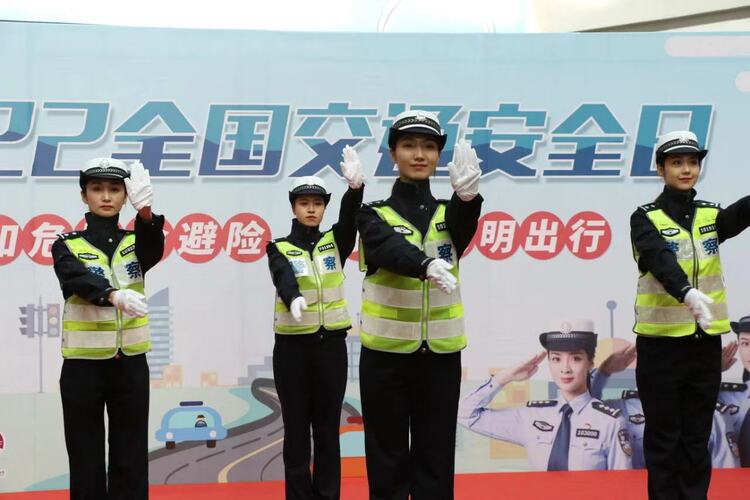 “122”全國交通安全日 瀋陽公安交警開展系列宣傳活動