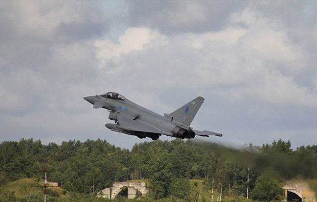 英國皇家空軍颱風戰機緊急起飛攔截俄軍戰機