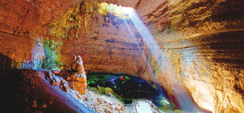 探秘四川溶洞奇观:造化鬼斧神工 凝结时间奥秘
