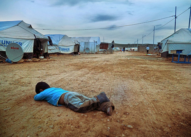 叙利亚儿童用相机记录难民营生活 乐观视角感人至深